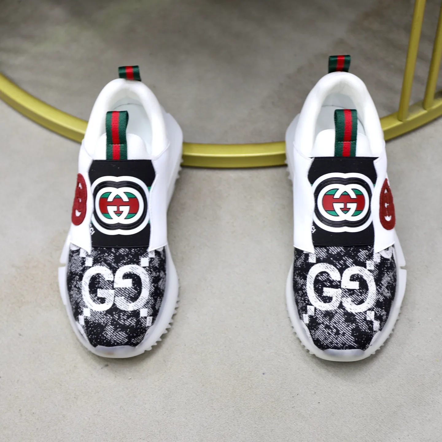 Ex-factory price: 462💰🙅‍♂️🙅‍♂️🙅‍♂️ Brand: GUCCI Standard code: 38-44 (45 customized) Grade: Same as the official website Material: Original cowhide material spliced with brand cloth Comfortable and breathable lining Lightweight and wear-resistant sports outsole Style category: Men's fashionable casual shoes Running sports shoes Distinguished luxury brand elements Top luxury color: actual picture color